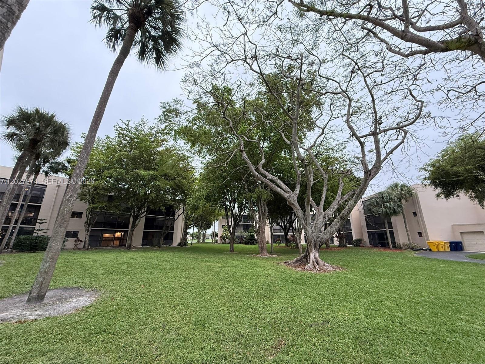 5220 Las Verdes Cir # 114, Delray Beach FL 33484 photo 3