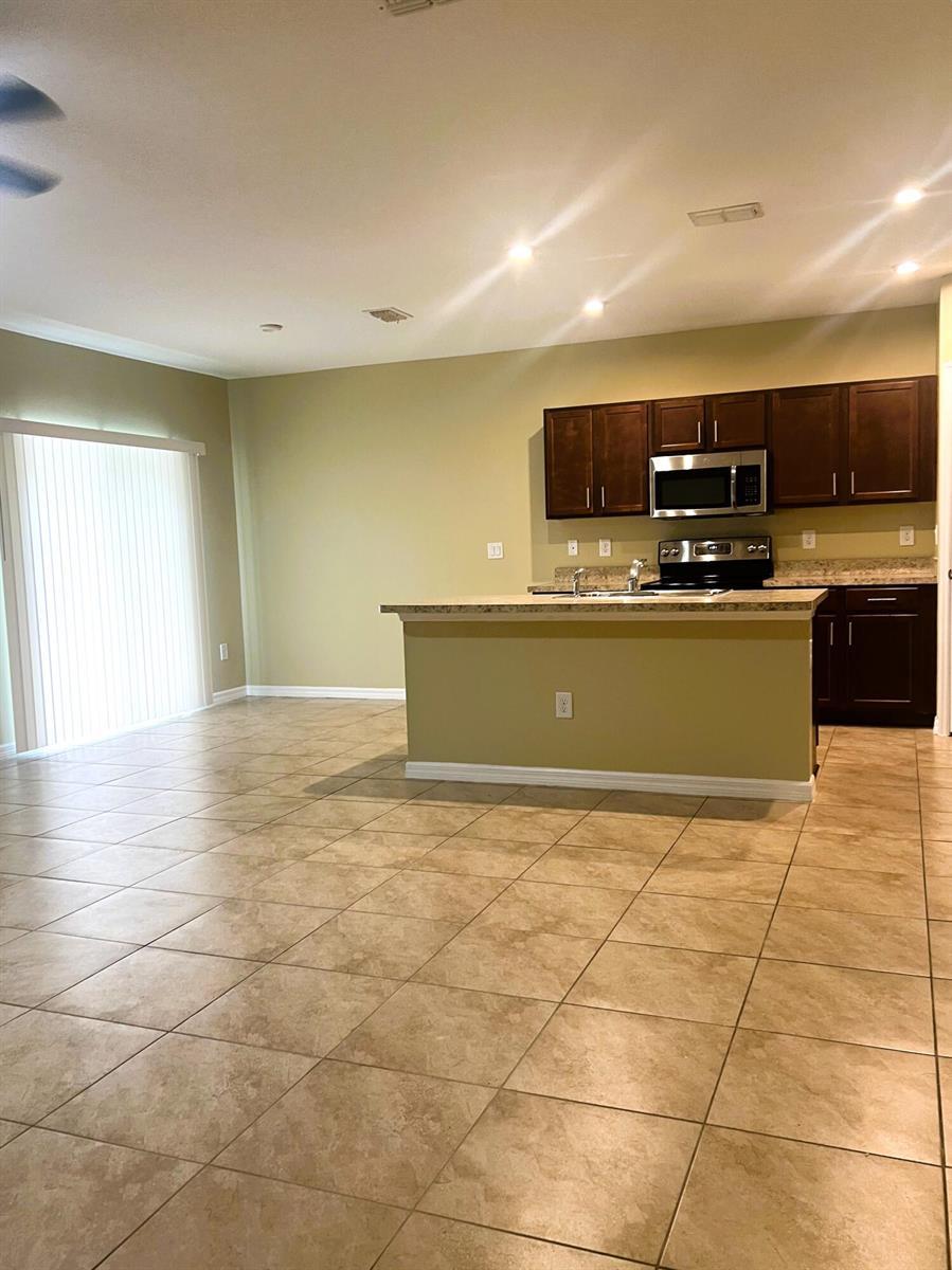 5234 Oakland Lake Circle, Fort Pierce FL 34951 photo 3