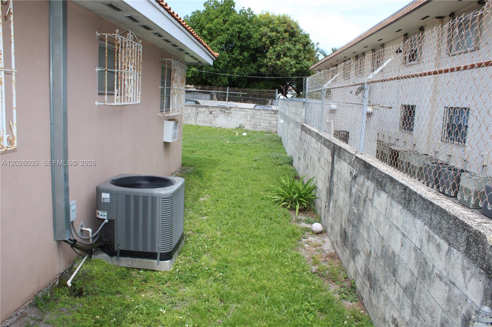 1040 NW 23rd Ct, Miami FL 33125 photo 5