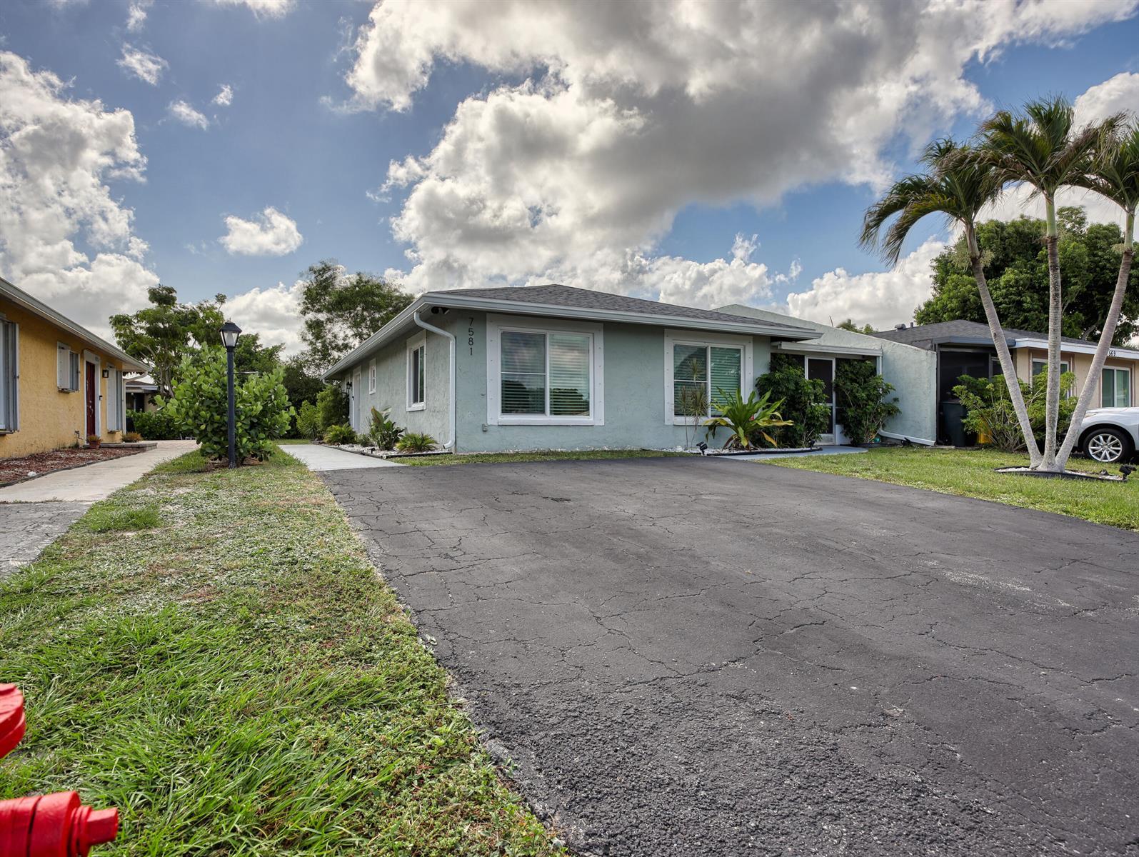 7581 Deuce Lane, FL 33467 photo 2