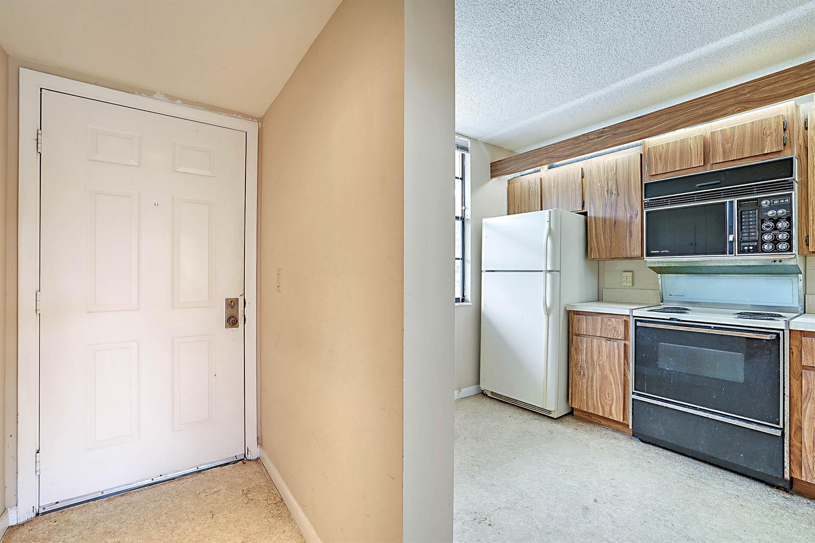 3526 Whitehall Drive # 302, West Palm Beach FL 33401 photo 2