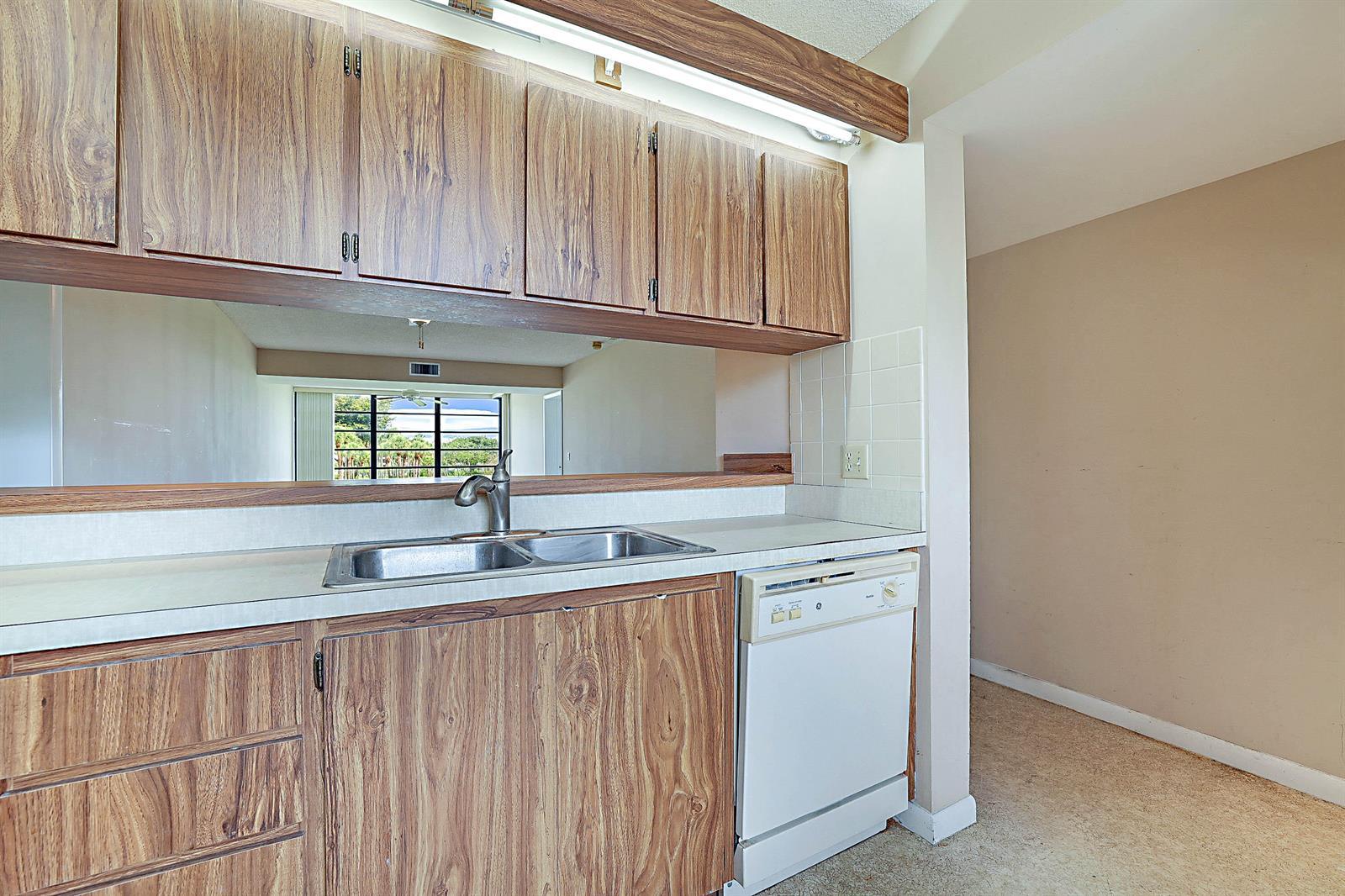 3526 Whitehall Drive # 302, West Palm Beach FL 33401 photo 5