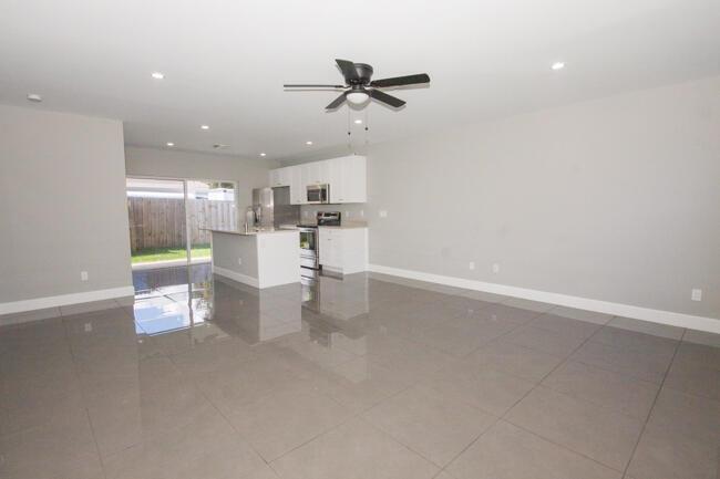 195 S 4th Street, Lantana FL 33462 photo 2