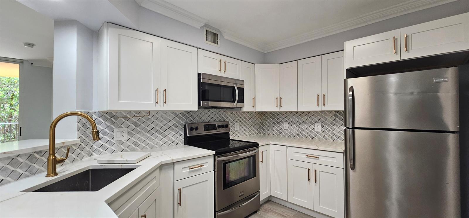 400 Scotia Drive # 203, Hypoluxo FL 33462
