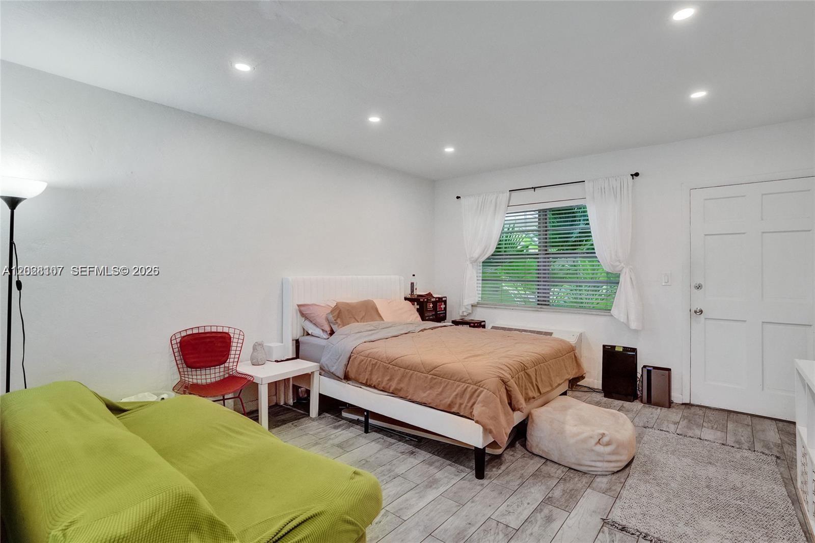 911 Meridian Ave # 104, Miami Beach FL 33139 photo 2
