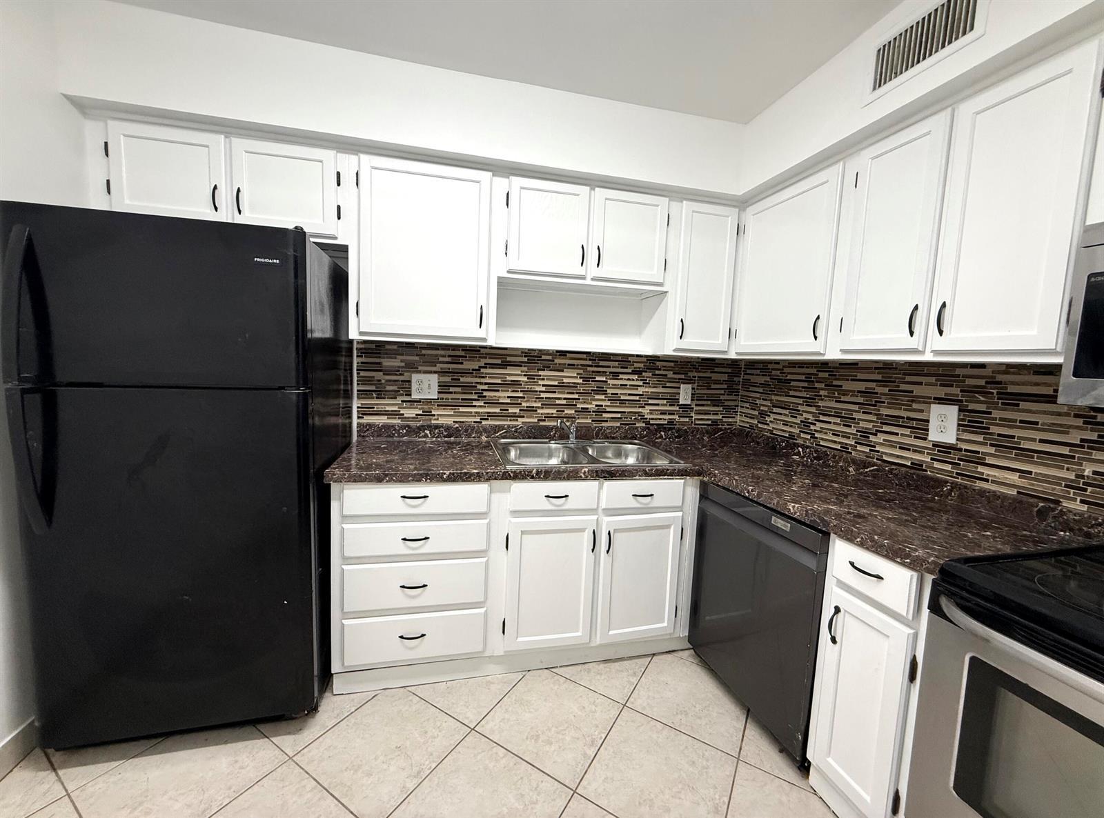 9935 Pineapple Tree Drive Apt 208, Boynton Beach FL 33436 photo 2