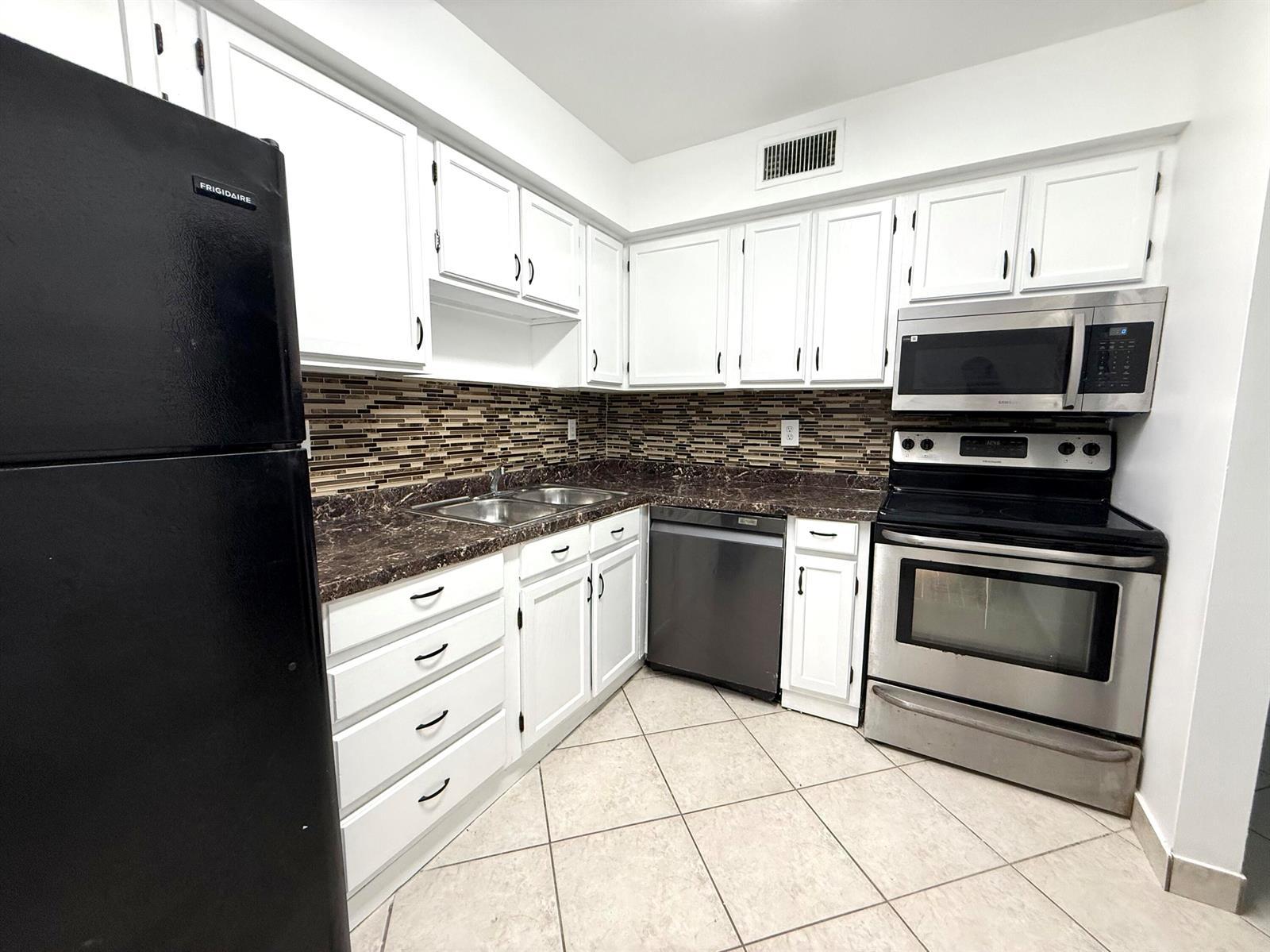 9935 Pineapple Tree Drive Apt 208, Boynton Beach FL 33436 photo 3