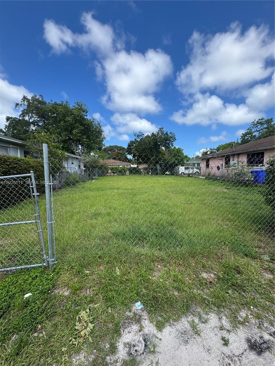 6335 NW 1st Ct, Miami FL 33150