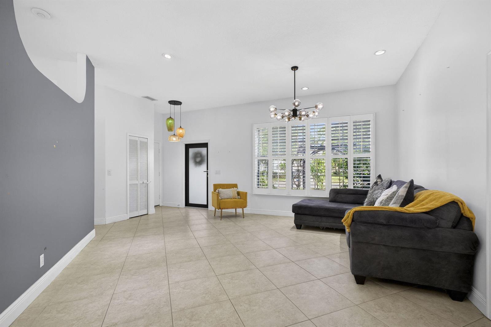 102 E Royal Pine Cir, Royal Palm Beach FL 33411 photo 5