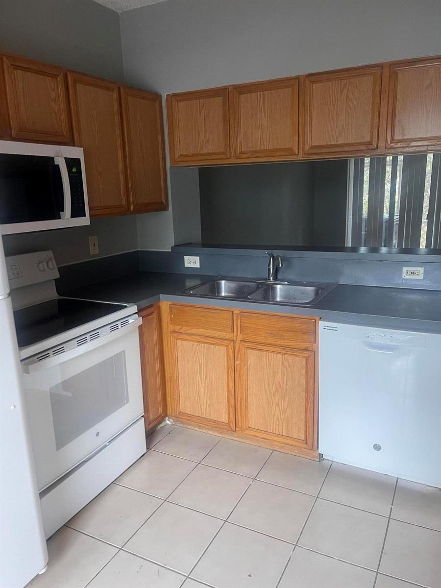 5113 SE Palmbrooke Circle SE, West Palm Beach FL 33417 photo 2