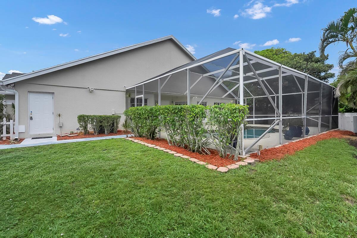 3814 Circle Lake Drive, West Palm Beach FL 33417 photo 2