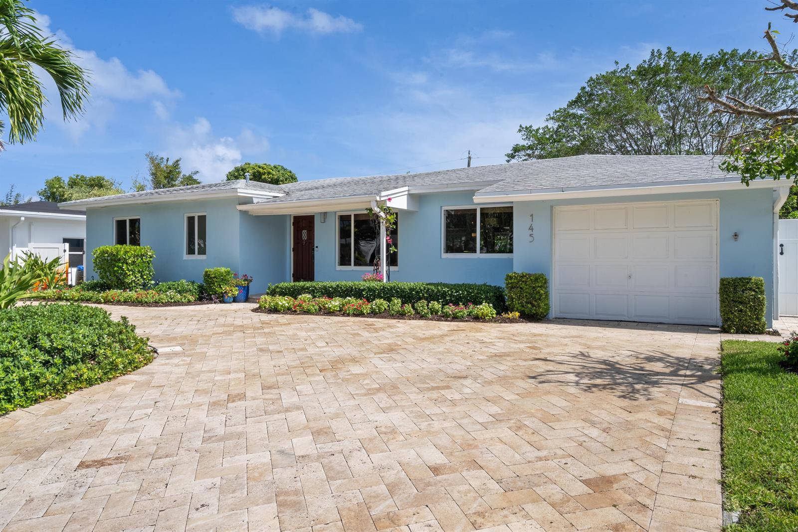 145 Vassar Drive, FL 33460 photo 2