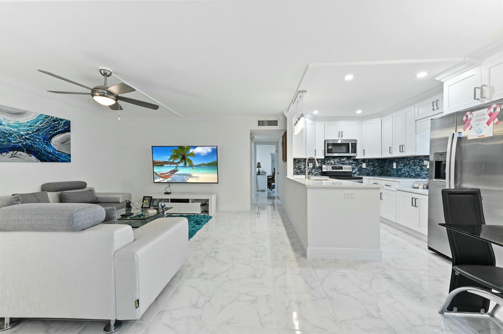 548 Burgundy L, Delray Beach FL 33484 photo 4