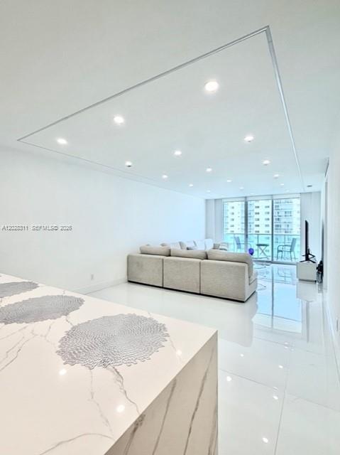 19390 Collins Ave # 908, Sunny Isles Beach FL 33160