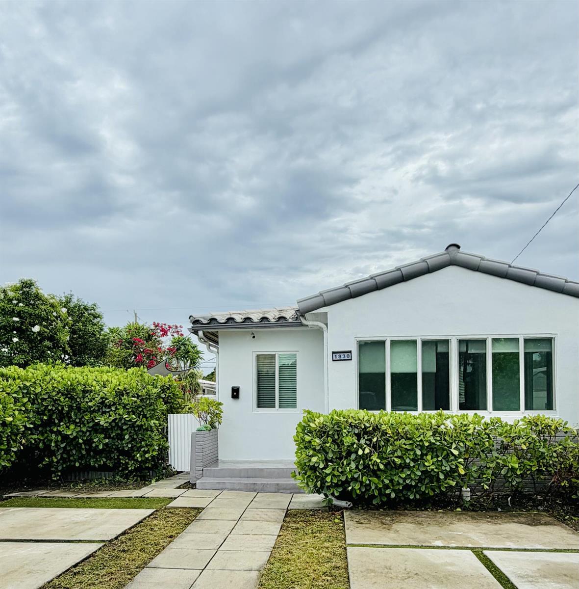 1830 Garfield Street, Hollywood FL 33020