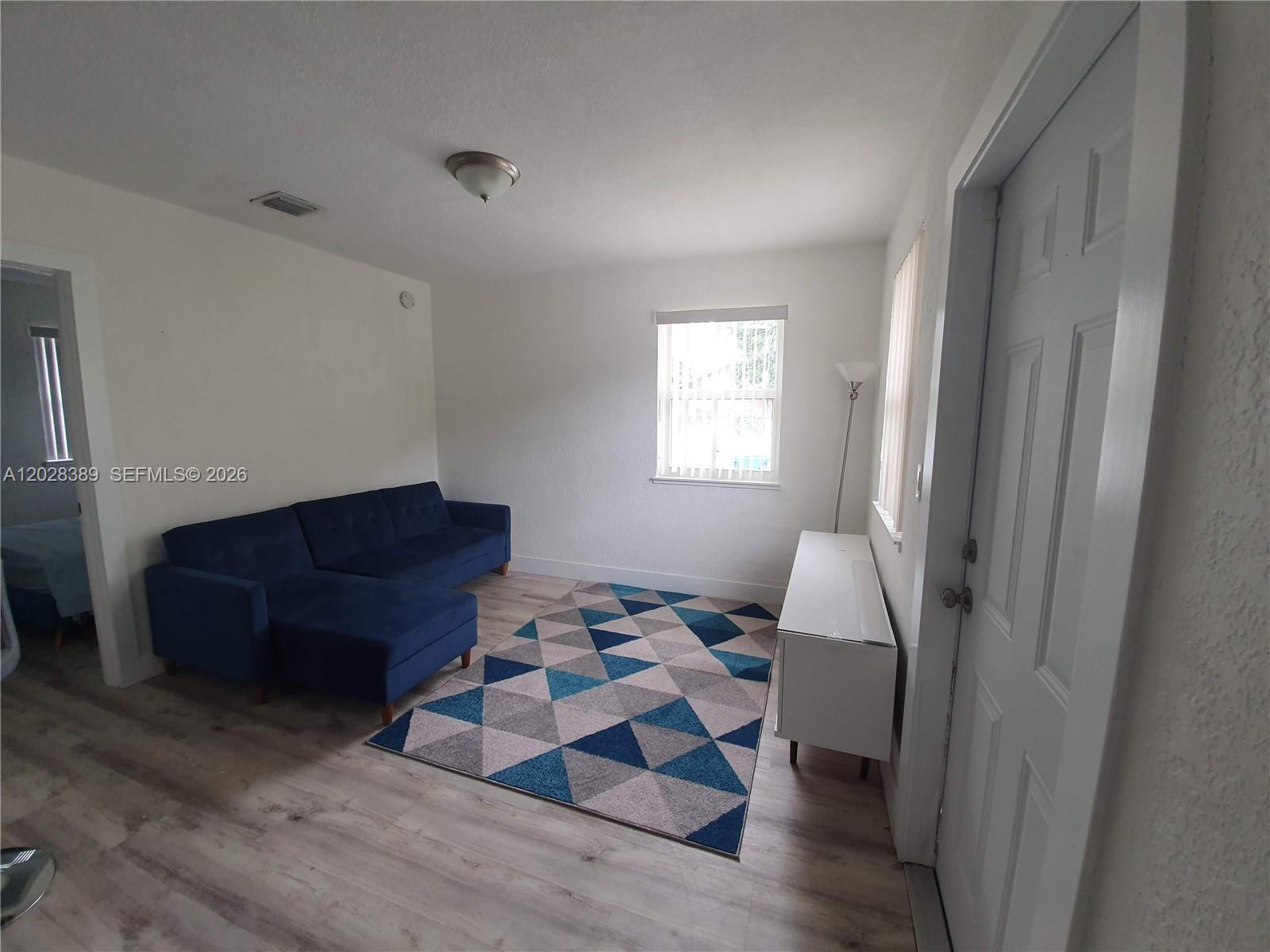 2392 NW 9th St # 2392, Miami FL 33125 photo 5