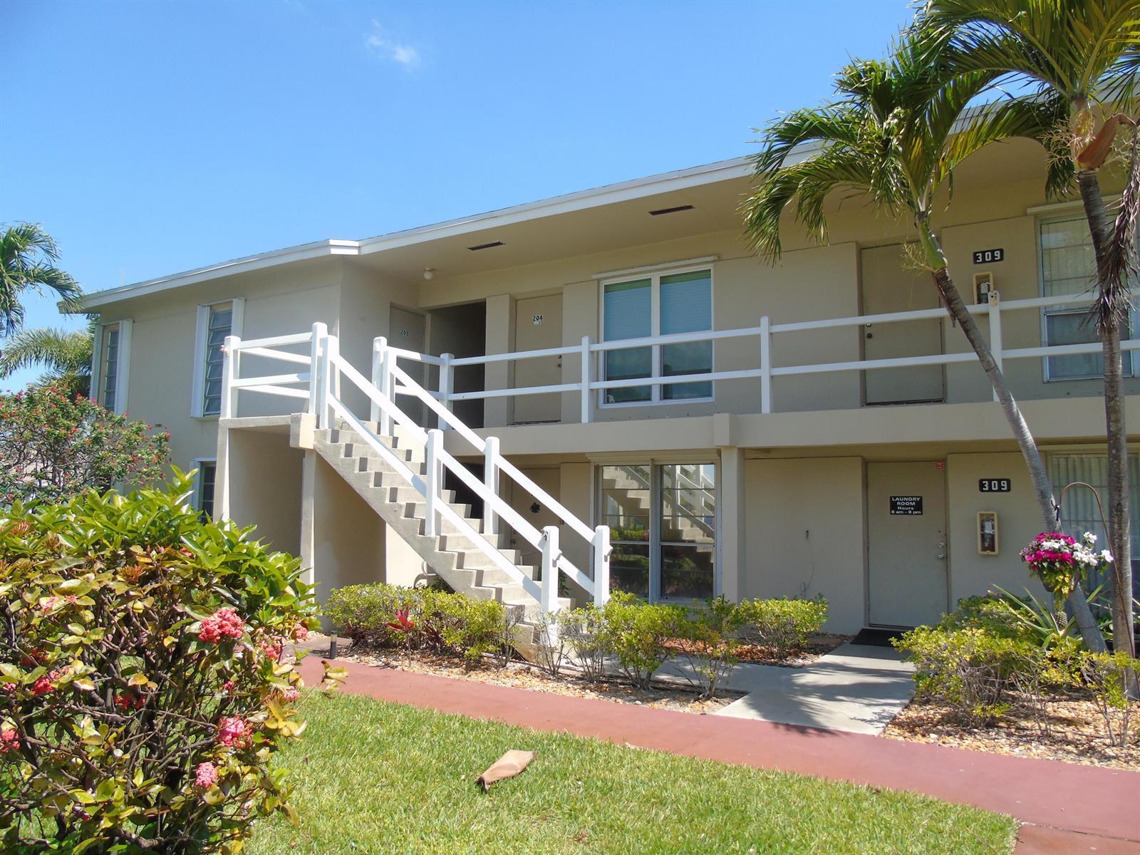 309 Circle Drive S # 204, Boynton Beach FL 33435 photo 2