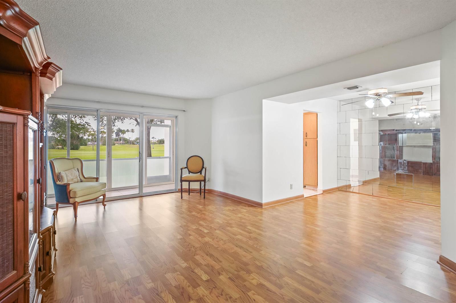 3951 Via Poinciana # 112, Lake Worth FL 33467