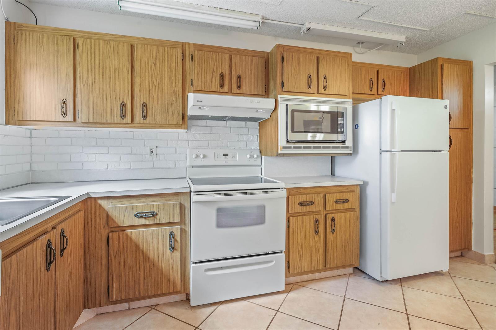3951 Via Poinciana # 112, Lake Worth FL 33467 photo 4