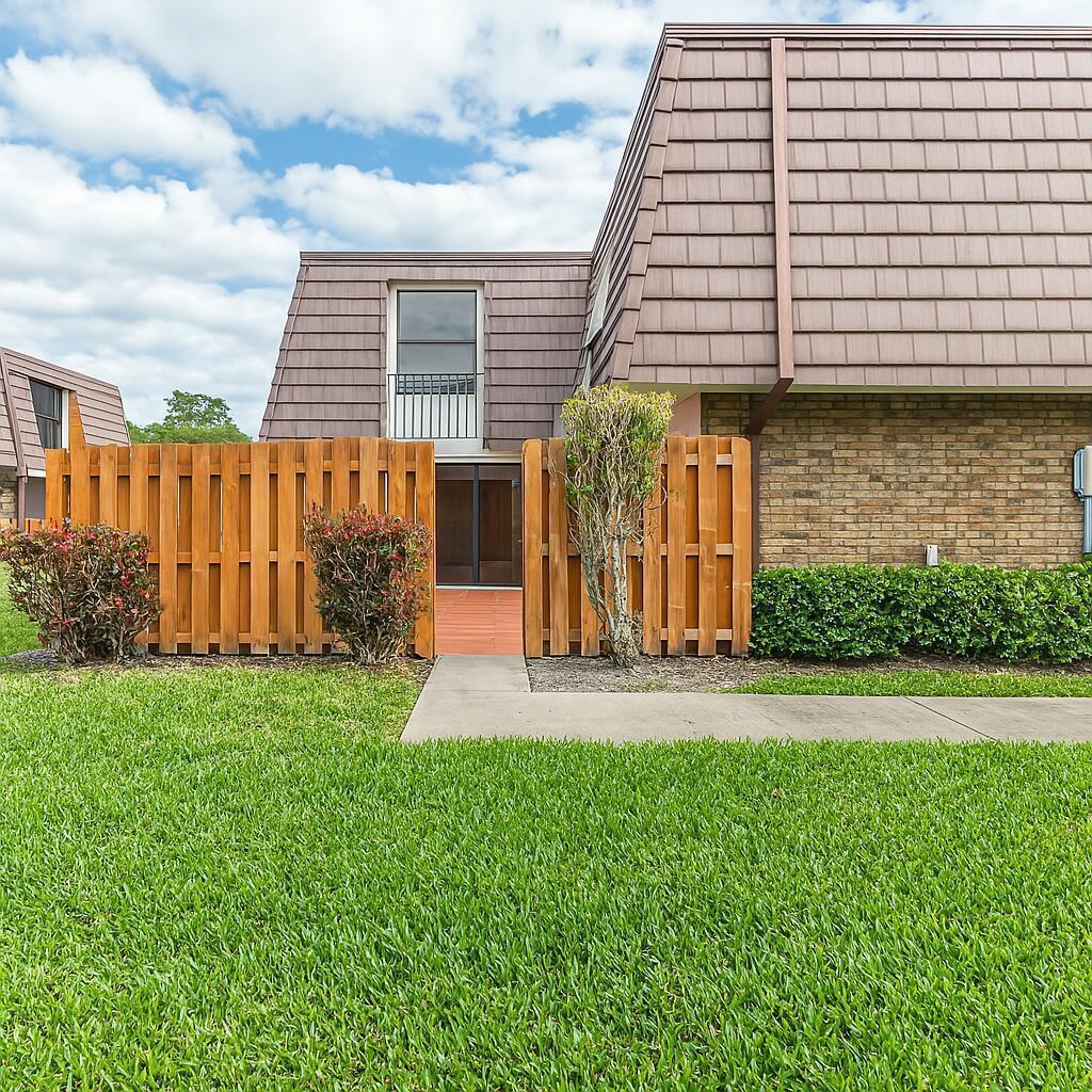 7575 W Courtyard Run Run W, Boca Raton FL 33433