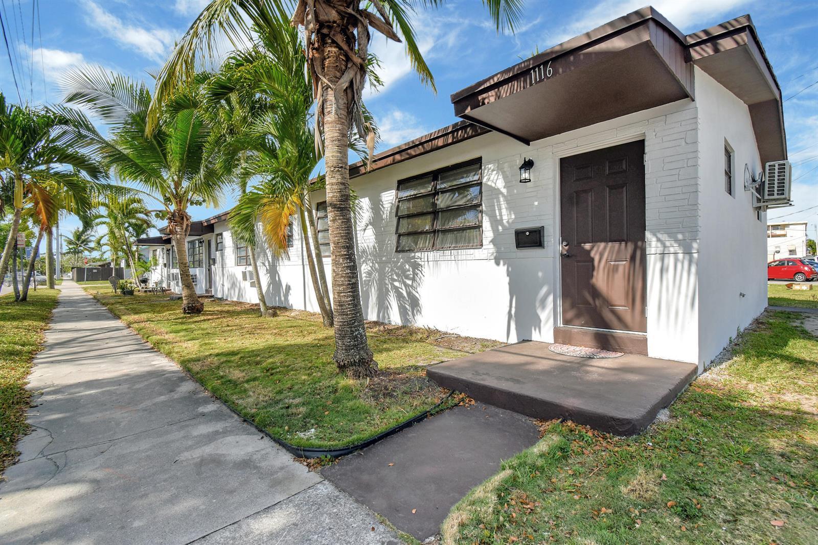 1116 S 17th Avenue, Hollywood FL 33020 photo 2