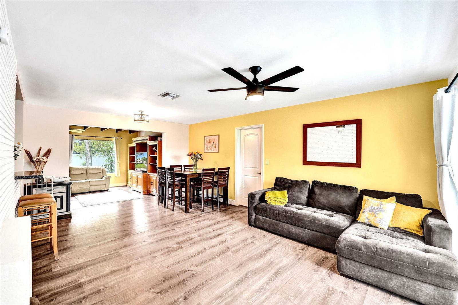 1341 N 30th Road, Hollywood FL 33021 photo 5