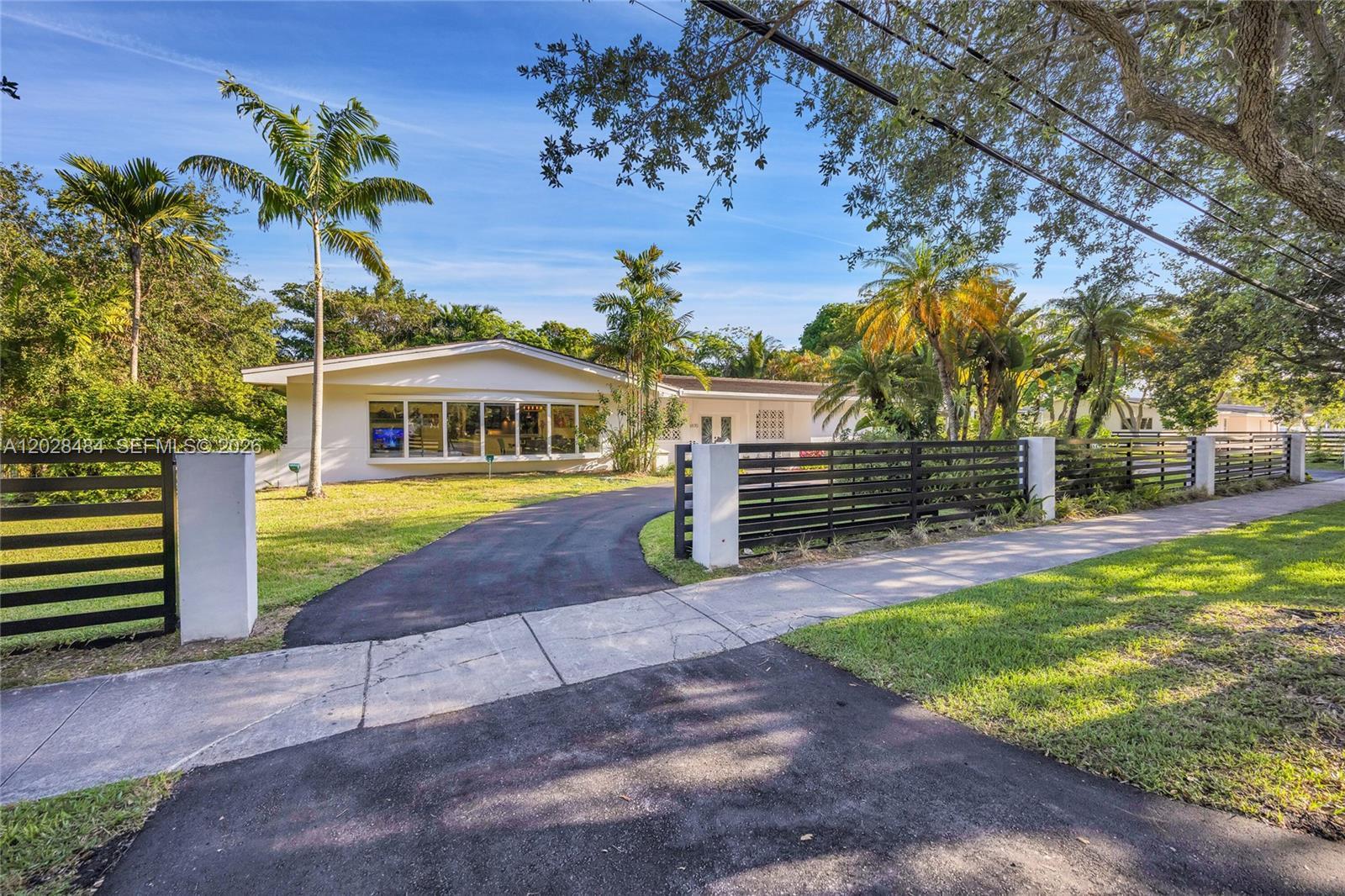 6970 SW 124th St, Pinecrest FL 33156 photo 2