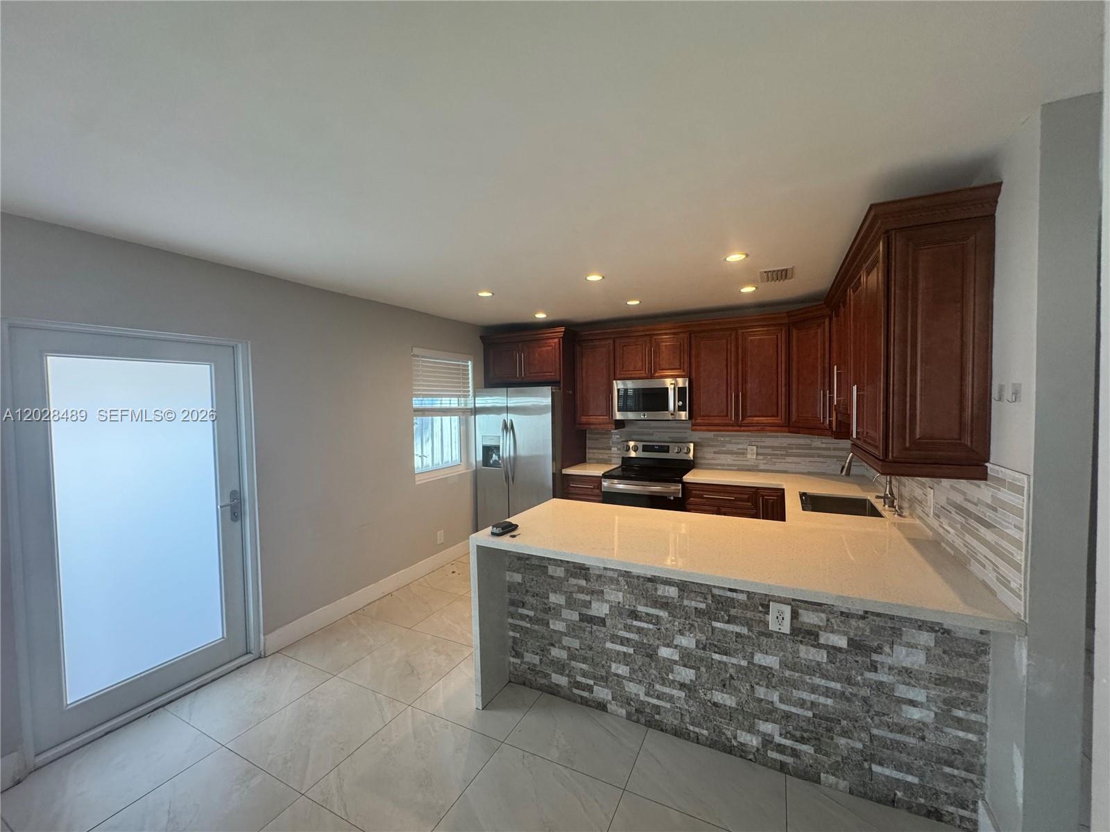 125 SE 4th Ave # 2, Hallandale Beach FL 33009 photo 2