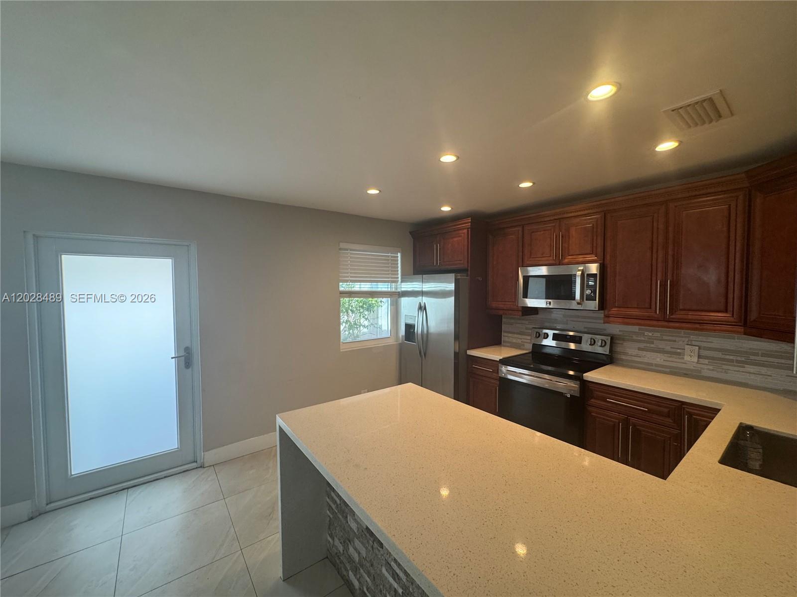125 SE 4th Ave # 2, Hallandale Beach FL 33009 photo 3