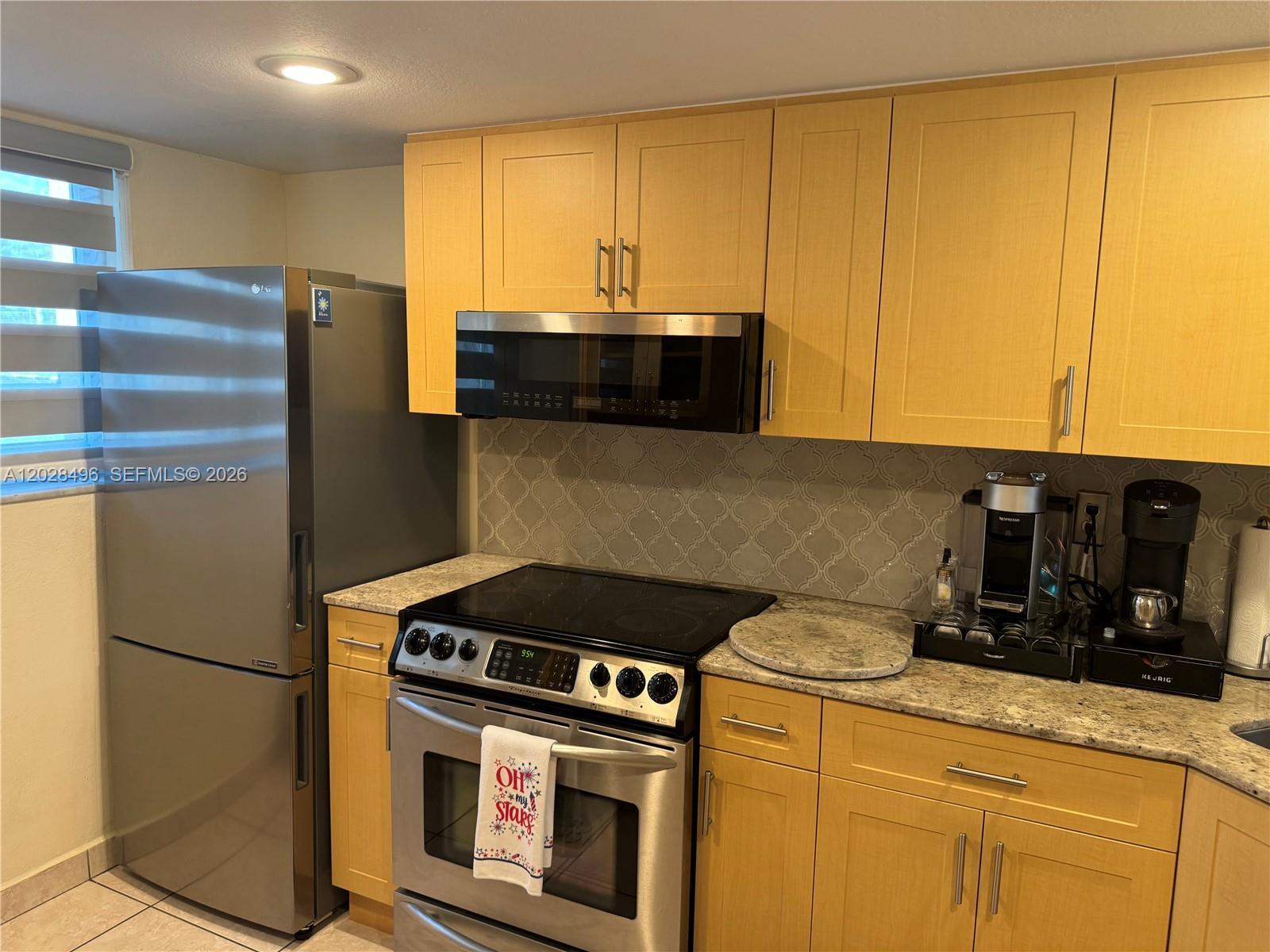 7033 NW 169th St, Hialeah FL 33015 photo 2