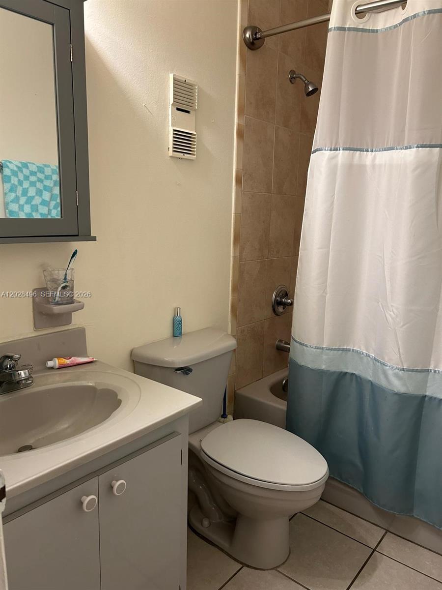 7033 NW 169th St, Hialeah FL 33015 photo 4