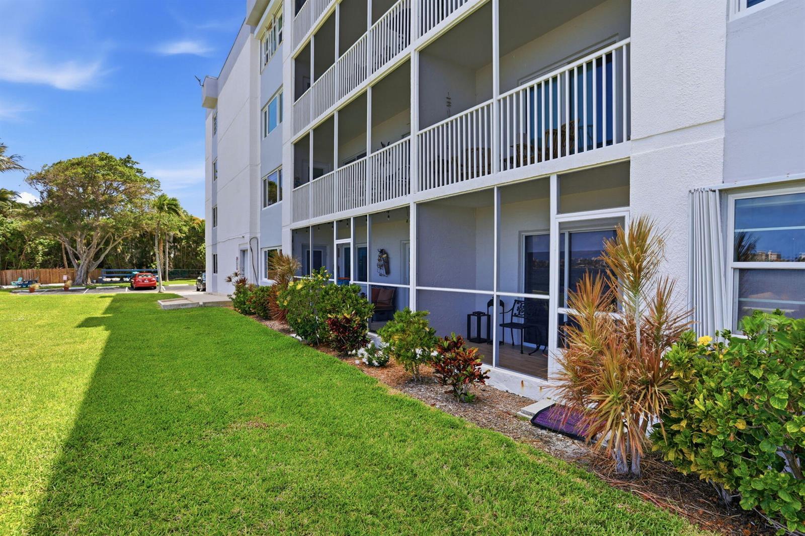 1516 S Lakeside Drive # 103, FL 33460 photo 2