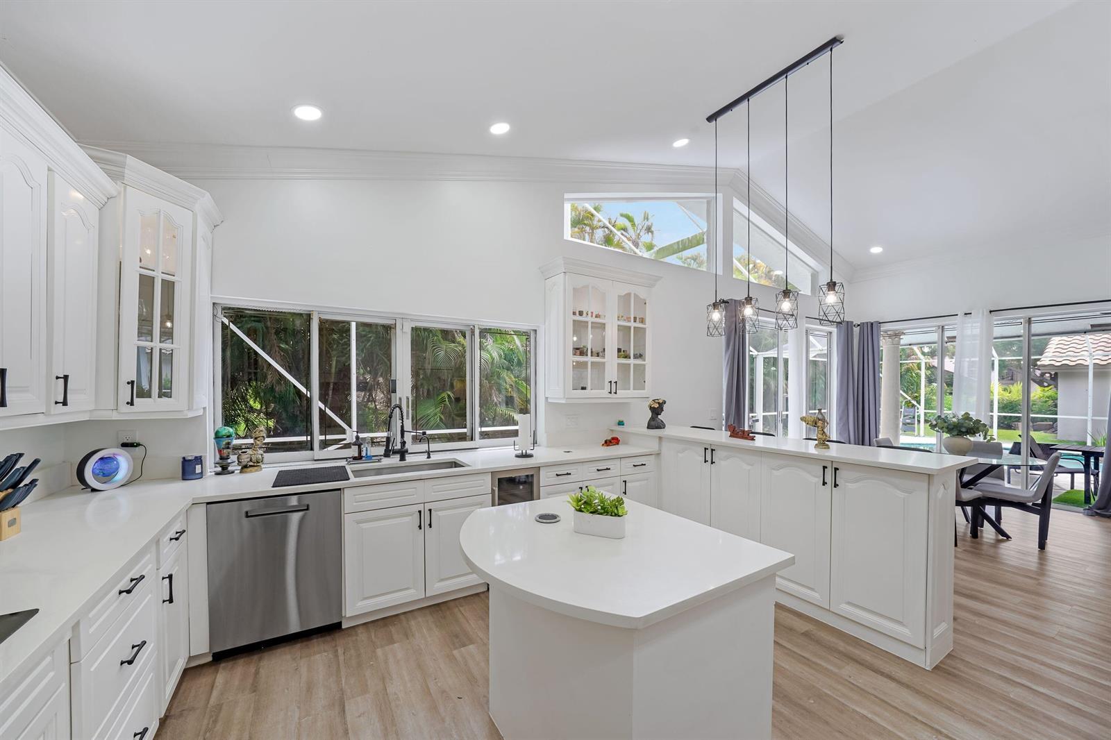 12499 Classic Drive, Coral Springs FL 33071 photo 4