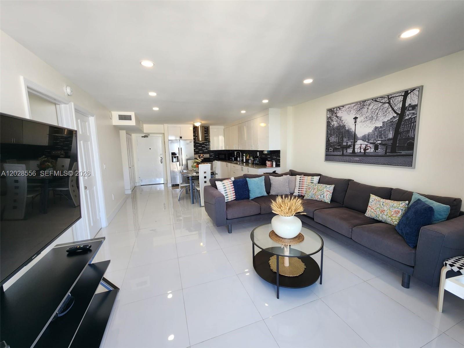 345 Ocean Dr # 602, Miami Beach FL 33139 photo 3