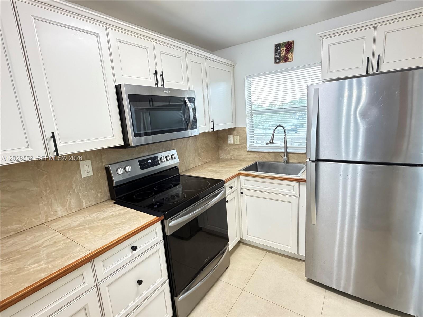 9281 Sunrise Lakes Blvd # 209, Sunrise FL 33322 photo 2