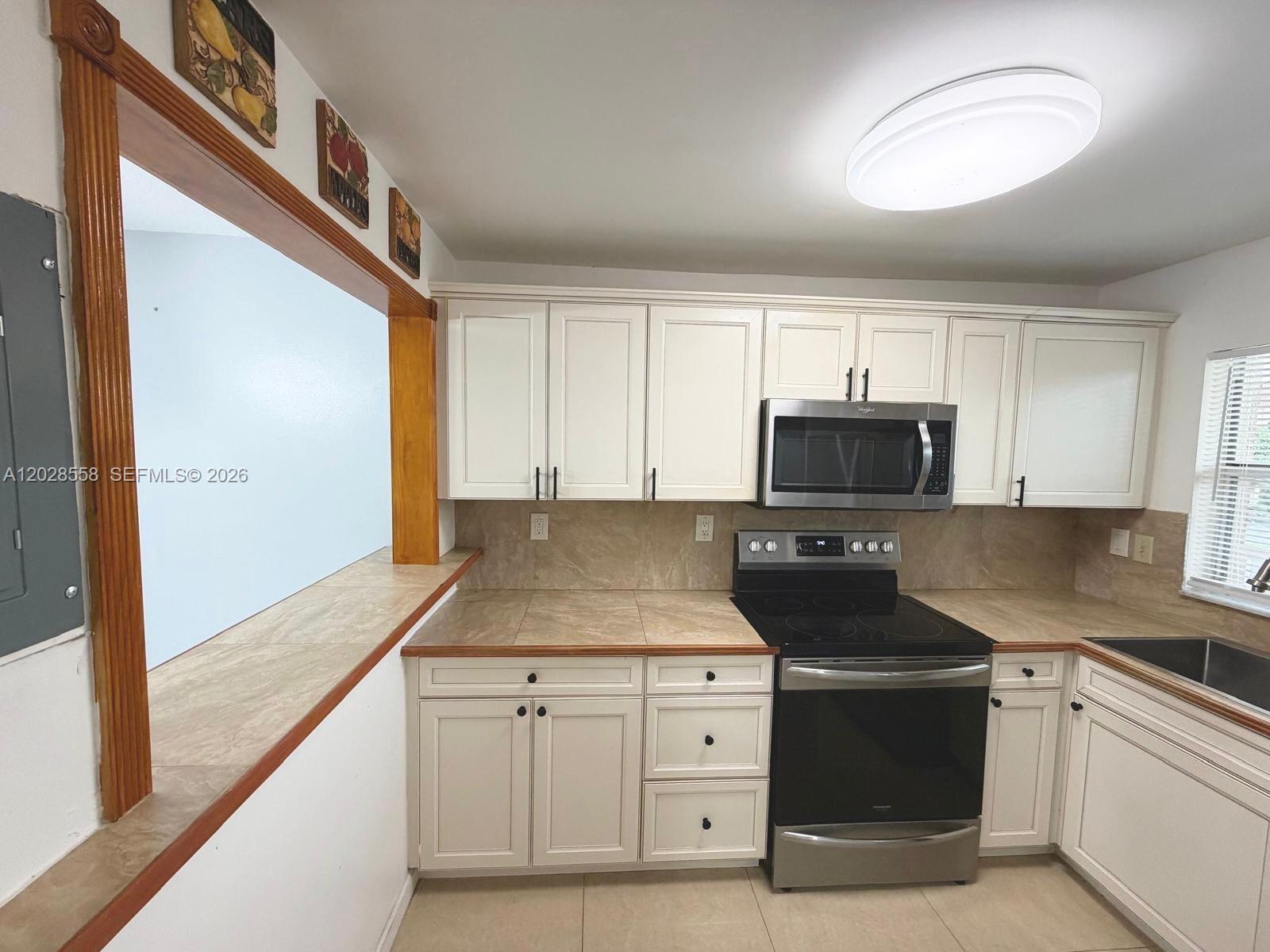 9281 Sunrise Lakes Blvd # 209, Sunrise FL 33322 photo 3