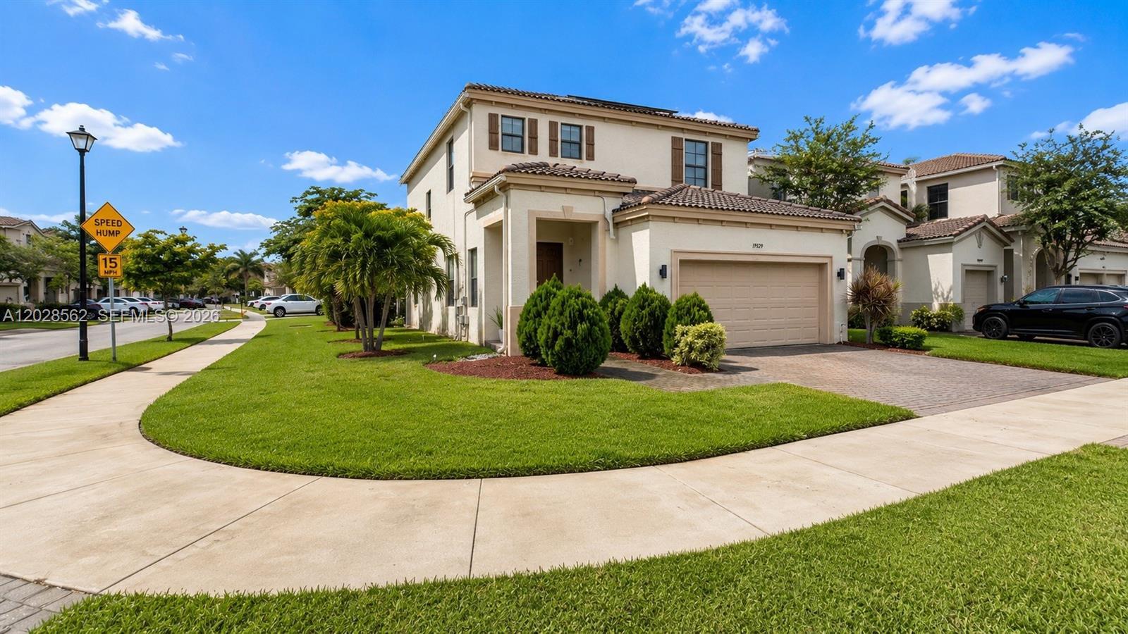 19329 NE 8th Ct, Miami FL 33179 photo 2