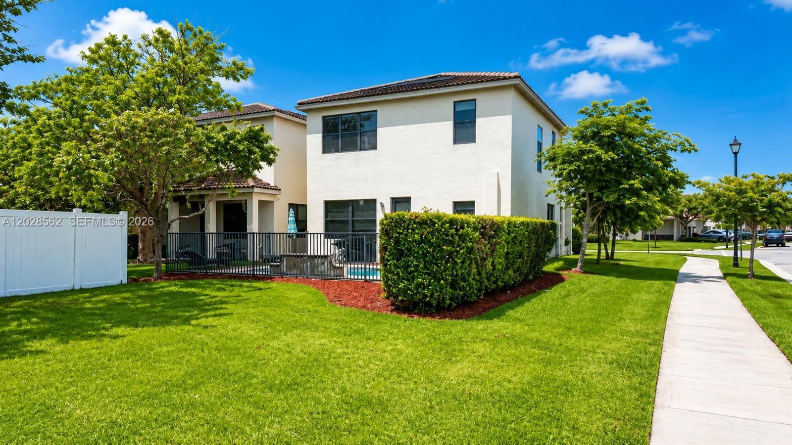 19329 NE 8th Ct, Miami FL 33179 photo 3