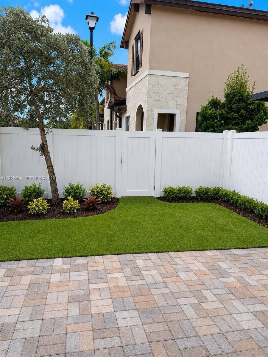 3368 W 105th Ter, Hialeah FL 33018 photo 4
