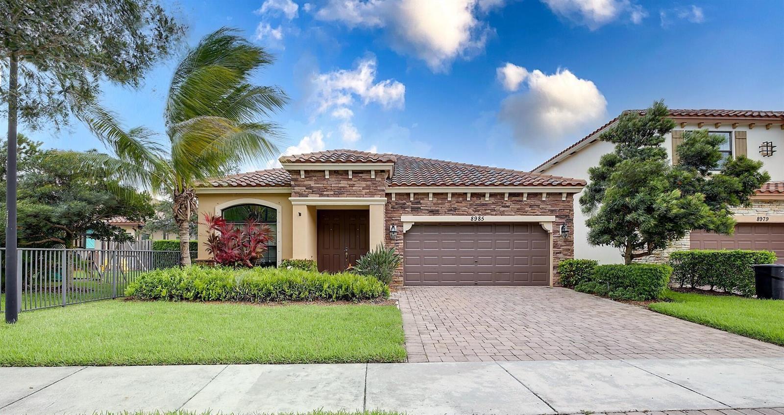 8985 Gulf Run Way, Lake Worth FL 33467