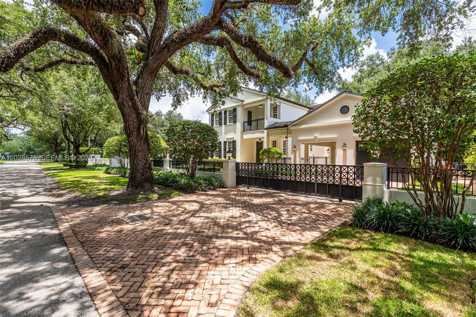1233 Alegriano Ave, Coral Gables FL 33146 photo 2