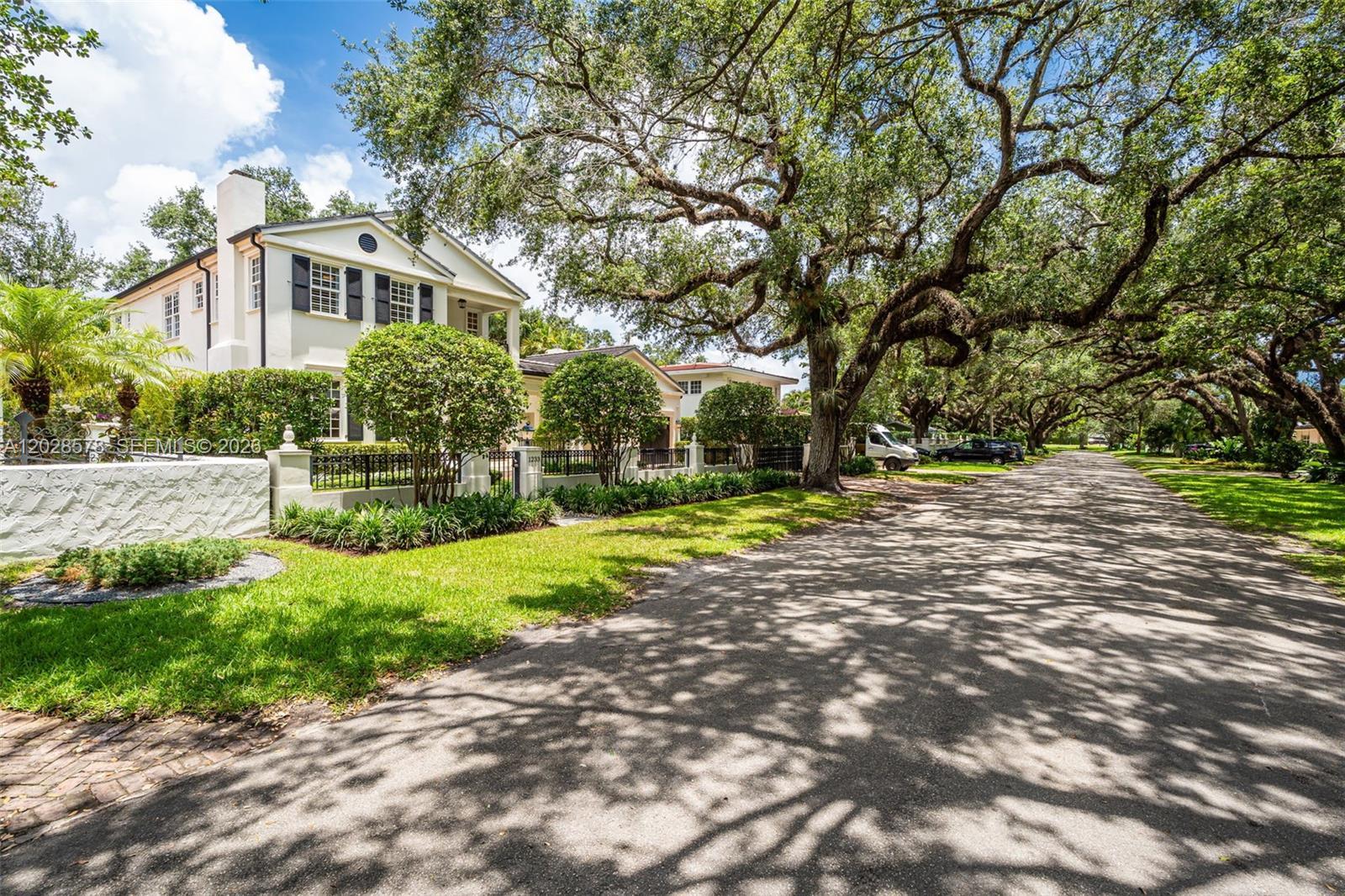 1233 Alegriano Ave, Coral Gables FL 33146 photo 3