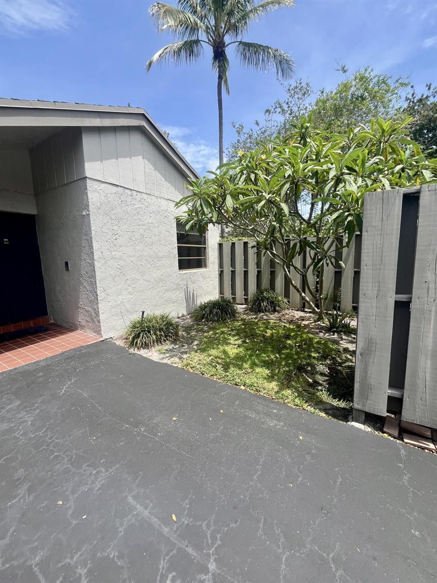 491 Deer Creek Wildwood Ln Lane E, Deerfield Beach FL 33442 photo 2