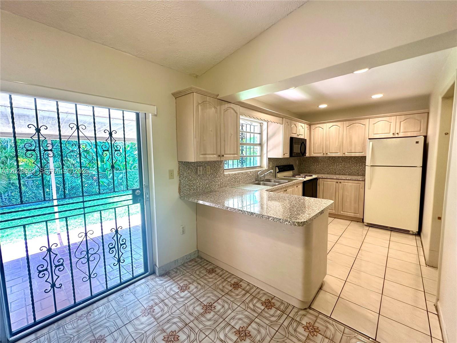 900 SW 104th Ave # 5B, Miami FL 33174 photo 3