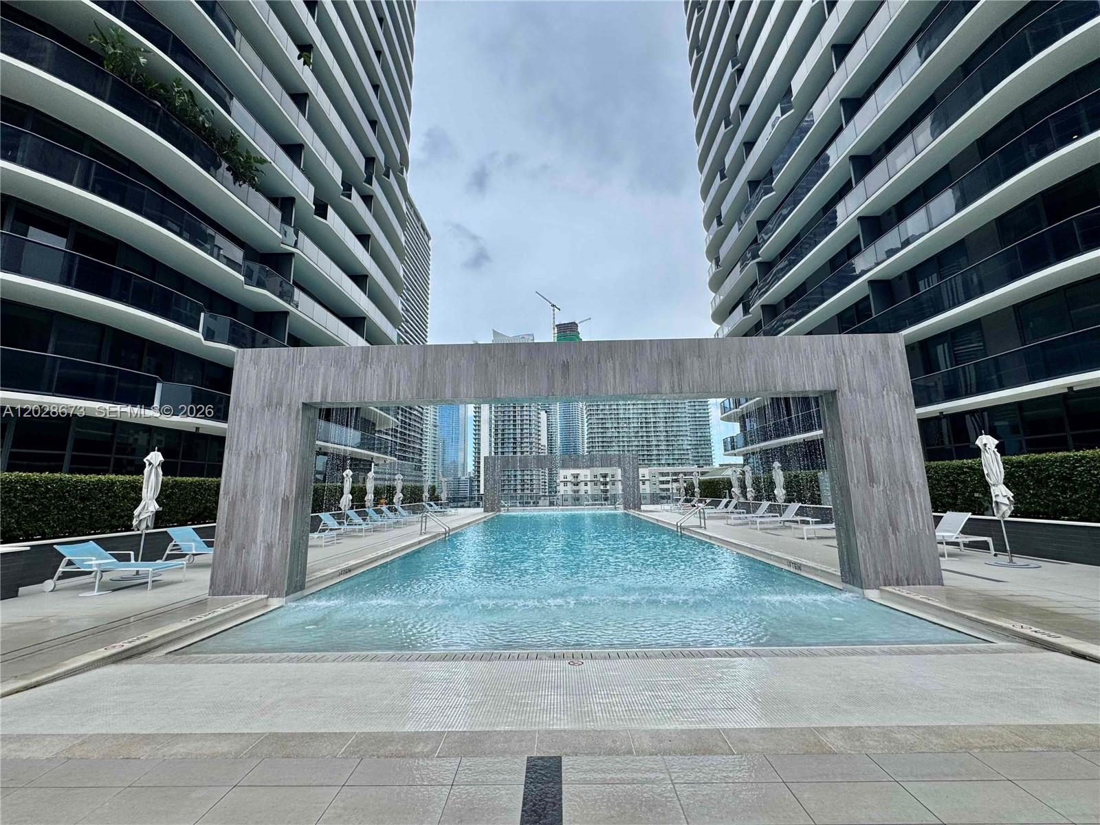 55 SW 9th St # 3201, Miami FL 33130 photo 2