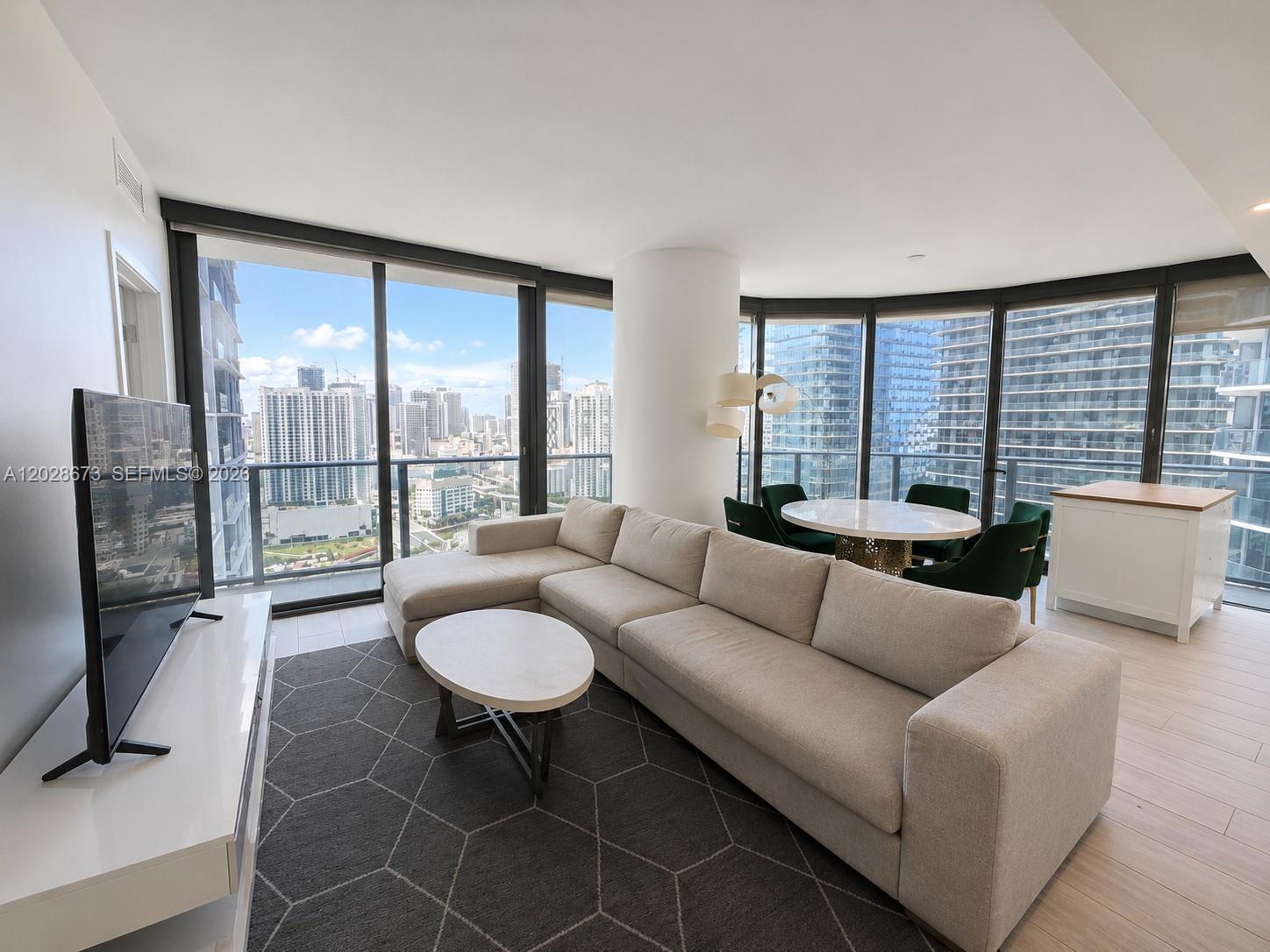 55 SW 9th St # 3201, Miami FL 33130 photo 4