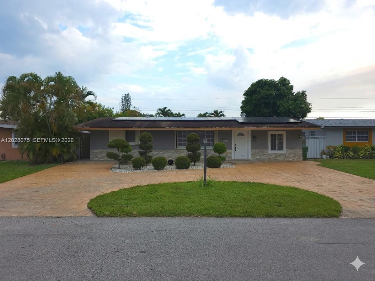 8420 NW 10th St, Pembroke Pines FL 33024