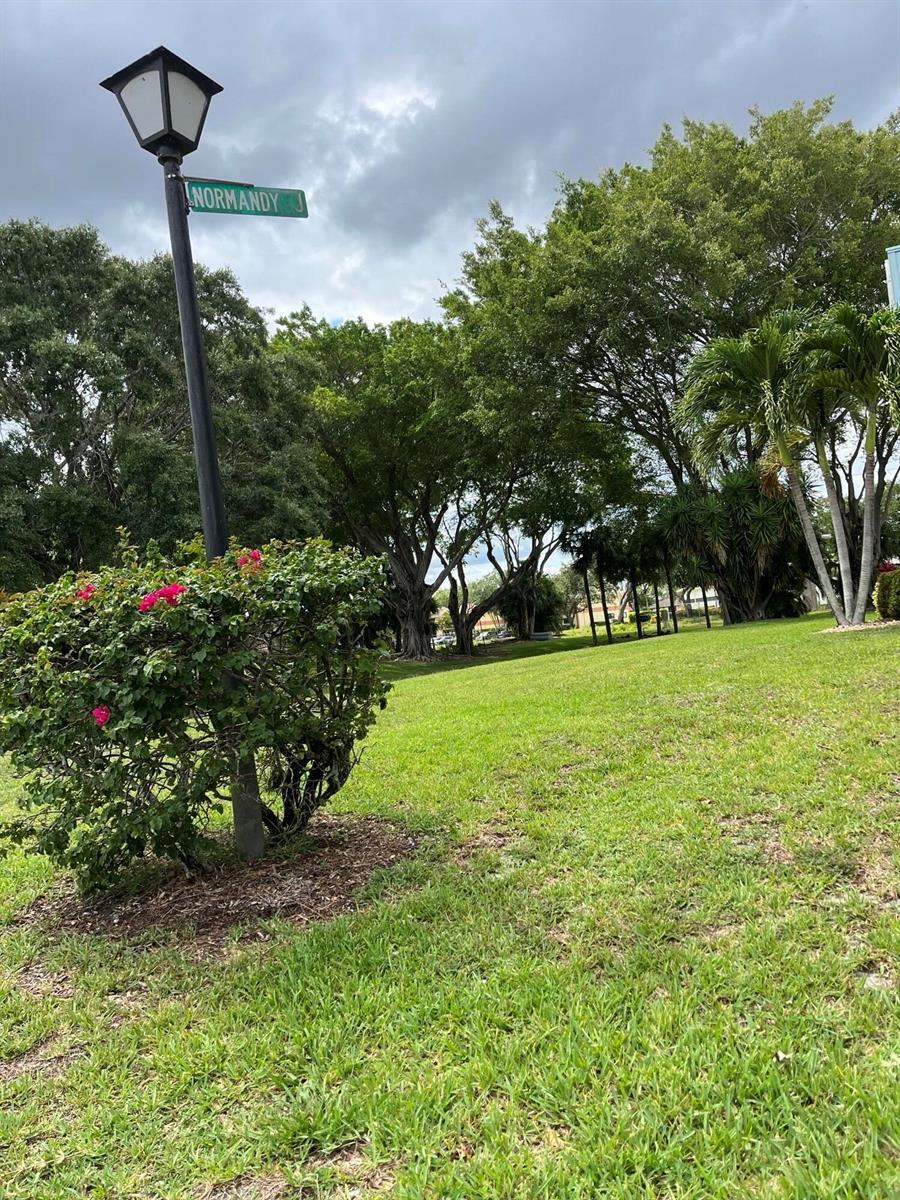 434 Normandy # J, Delray Beach FL 33484 photo 2