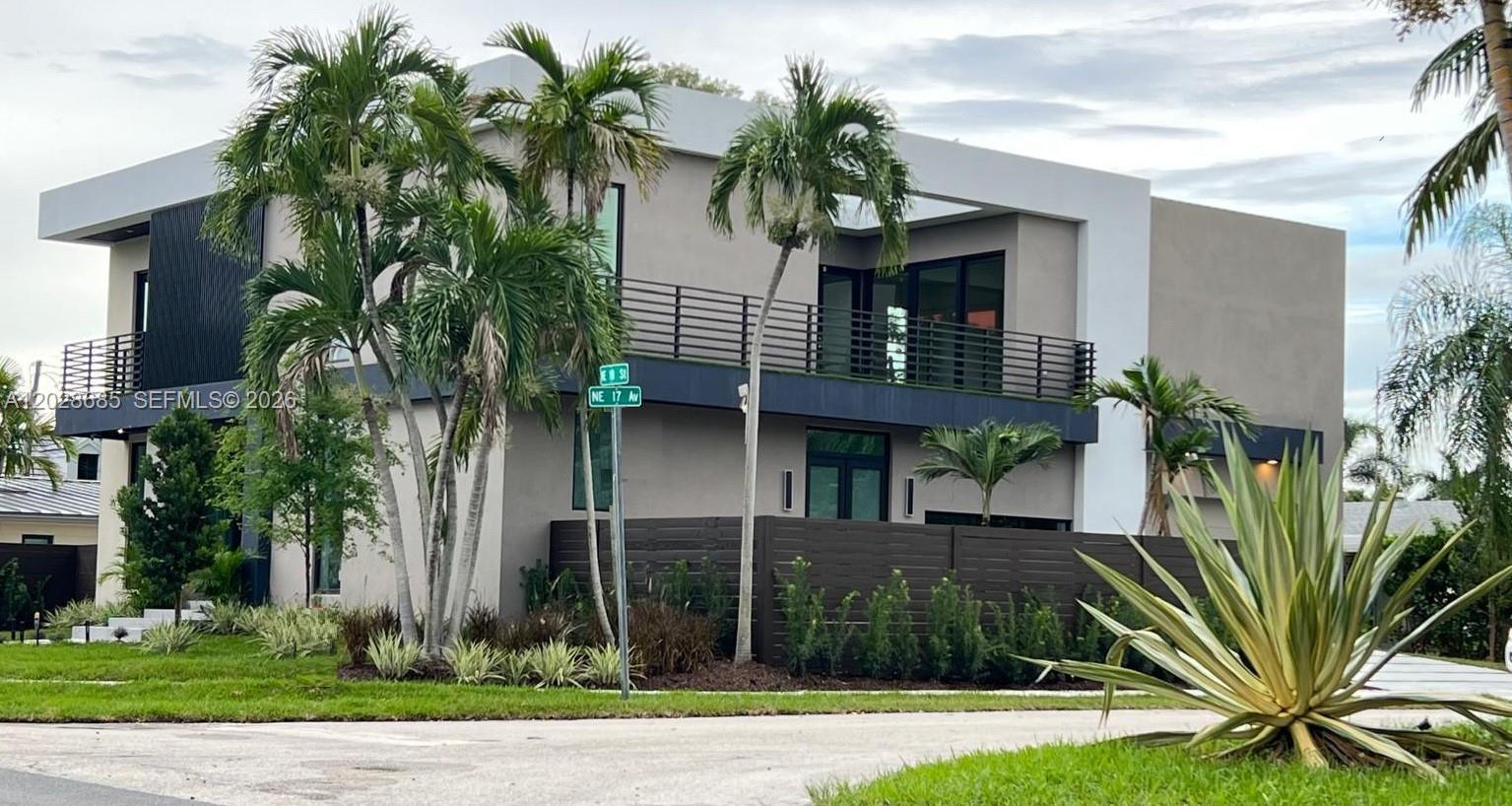 1700 NE 18th St, Fort Lauderdale FL 33305 photo 2
