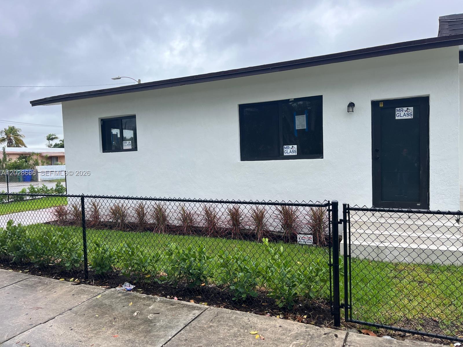 1800 NW 18th Ter, Miami FL 33125 photo 2